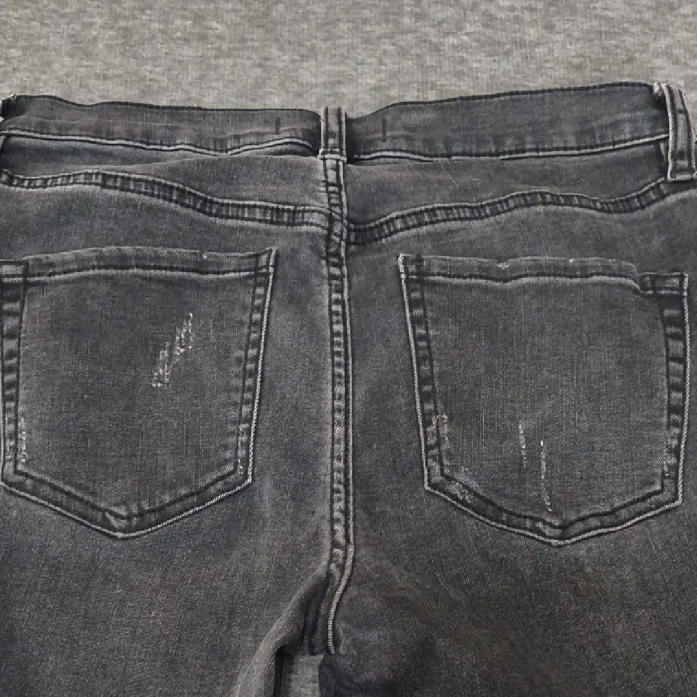 Free People Women's Black Distressed Unfinished Hem Ankle Jeans Size 28